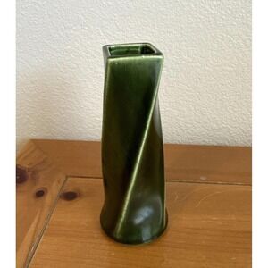 Vintage MCM McCoy Floraline #542 6.25in. Twist Vase Green